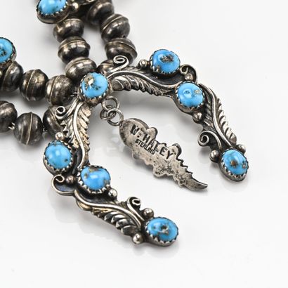 W. HALEY. Collier draperie en argent et turquoises....
