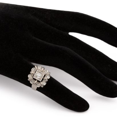 Bague en platine en or blanc (750) 18K, corbeille...