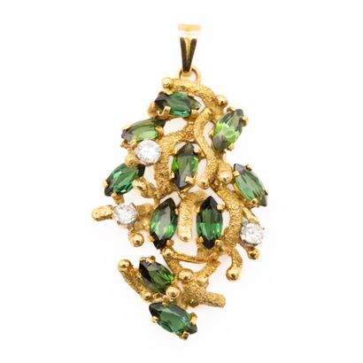 Pendentif et boucles d'oreilles assorties...