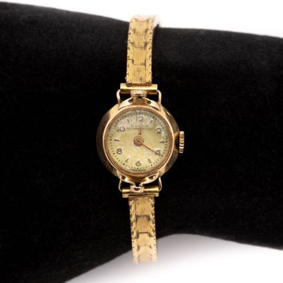 DULUX. Montre de dame, boîtier en or jaune...