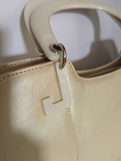 LANVIN. Sac à main crème en cuir lisse.
Anses...