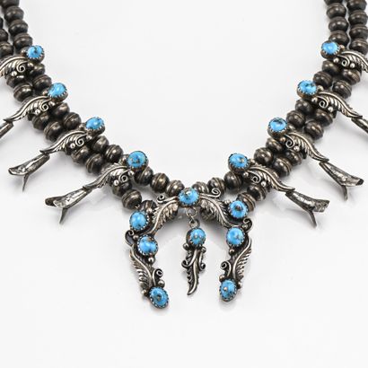 W. HALEY. Collier draperie en argent et turquoises....