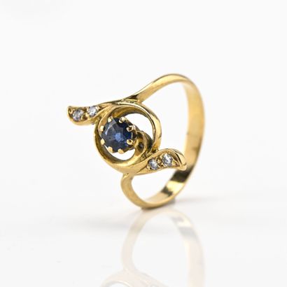 Bague en or jaune (750) 18K ornée d'un saphir...