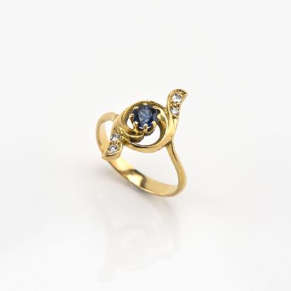 Bague en or jaune (750) 18K ornée d'un saphir...