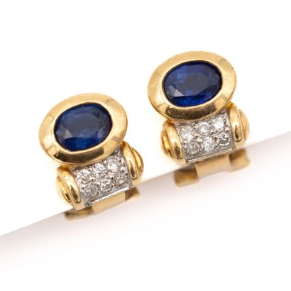 Paire de boucles d'oreilles en or jaune (750)...
