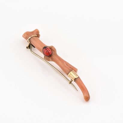 Broche en or jaune (750) 18K retenant une...