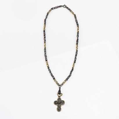 Collier en argent et vermeil retenant une...