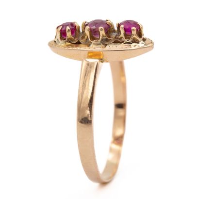 Bague marquise en or jaune (750) 18K à trois...