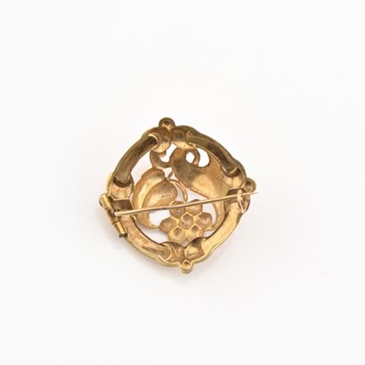 Broche en or jaune (750) 18K décor floral...