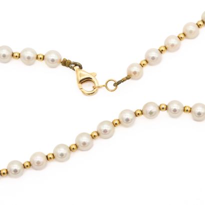 Collier un rang de perles de culture de même...