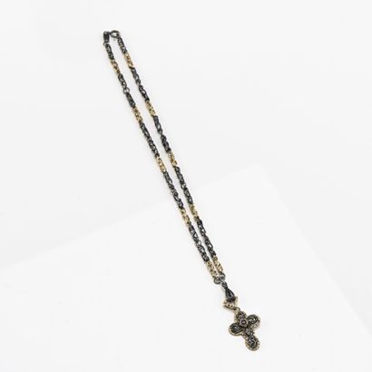 Collier en argent et vermeil retenant une...