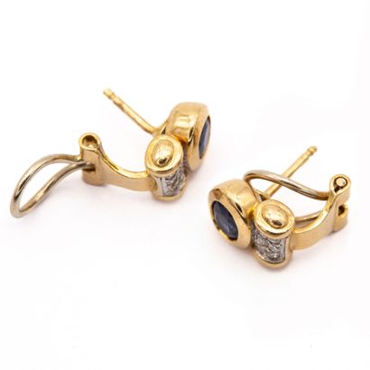 Paire de boucles d'oreilles en or jaune (750)...