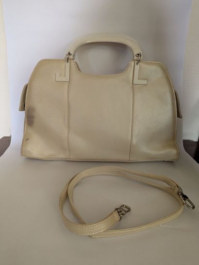LANVIN. Sac à main crème en cuir lisse.
Anses...