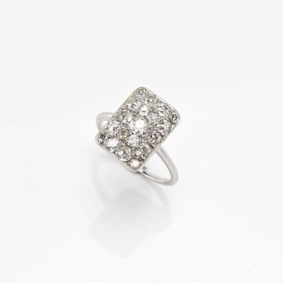 Bague en platine, corbeille rectangle integralement...