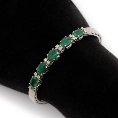 Bracelet en or blanc (750) 18K maillons articulés...