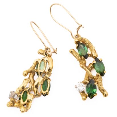 Pendentif et boucles d'oreilles assorties...