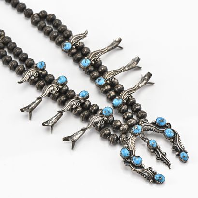 W. HALEY. Collier draperie en argent et turquoises....