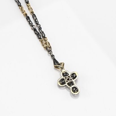 Collier en argent et vermeil retenant une...