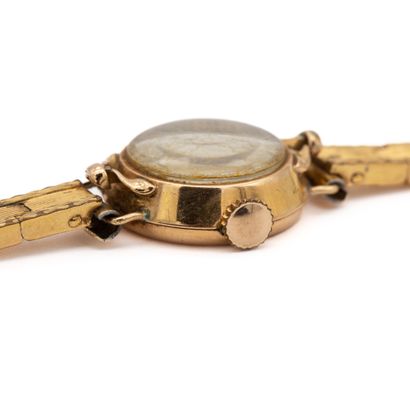 DULUX. Montre de dame, boîtier en or jaune...