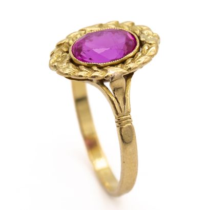 Bague en or jaune (750) 18K ornée d'une pierre...
