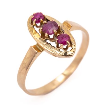 Bague marquise en or jaune (750) 18K à trois...