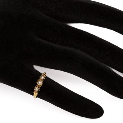 Bague jarretière ancienne en or jaune (750)...