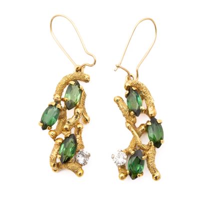 Pendentif et boucles d'oreilles assorties...