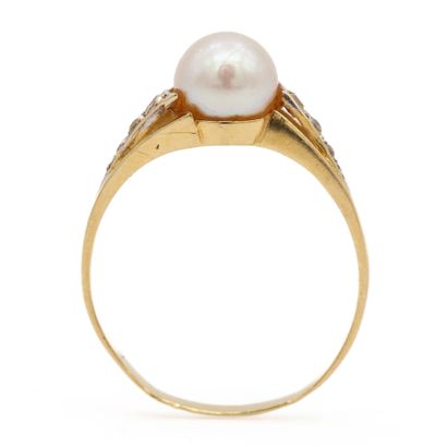 Bague en or jaune (750) 18K ornée d'une perle...