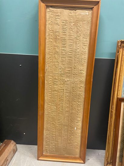 Bas relief en platre encadrée représentant...