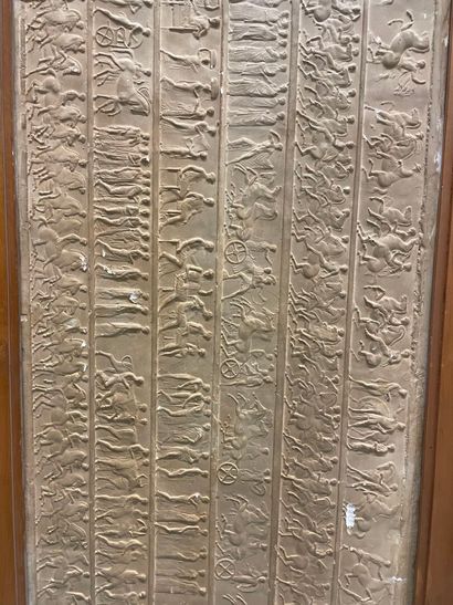 Bas relief en platre encadrée représentant...