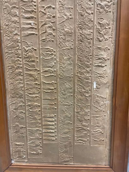 Bas relief en platre encadrée représentant...