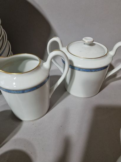 LIMOGES - Georges BOYER 
Service en porcelaine...
