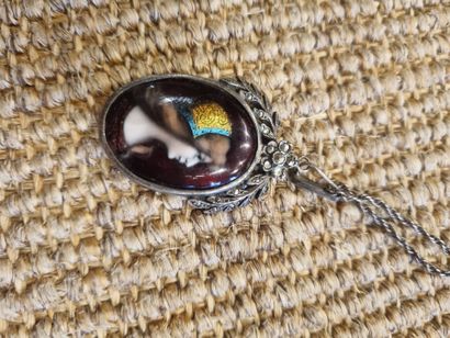 Lot de trois bijoux : 
1 / Bague en argent...