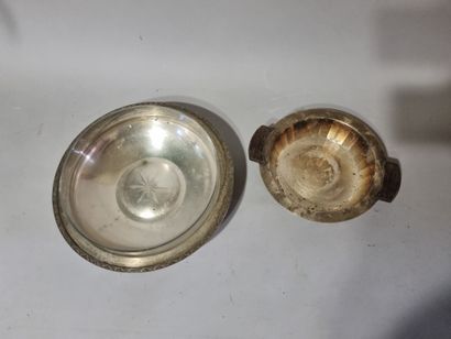 Coupe en métal argenté et présentoir en verre...