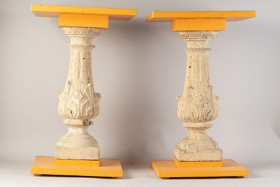 Paire de petites sellettes formées d'une...
