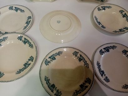 LONGWY, partie de service en porcelaine de...