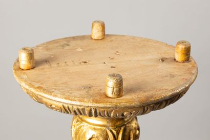 Selette en bois doré et sculpté 
H : 105...