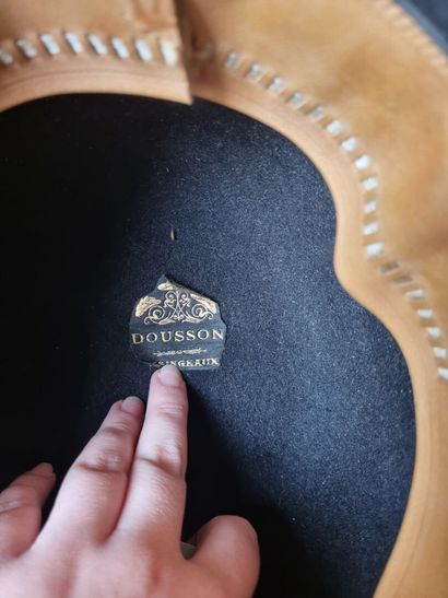 DOUSSON, à Yssingeaux 
Chapeau melon en feutre...