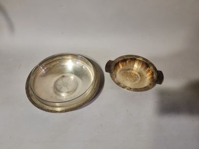 Coupe en métal argenté et présentoir en verre...