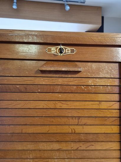 SOA 
Meuble à rideau en bois clair 
H : 178...
