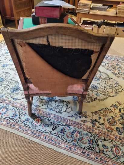 Fauteuil à dossier droit en noyer modèle...