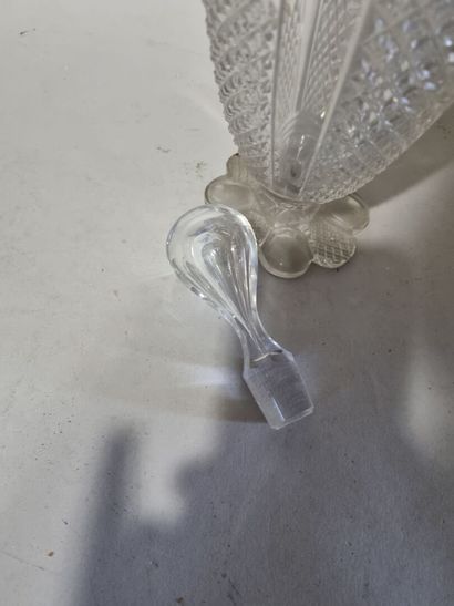 Aiguière en cristal du Creusot monogrammée...