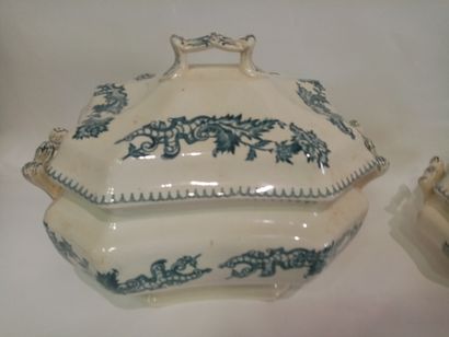 LONGWY, partie de service en porcelaine de...