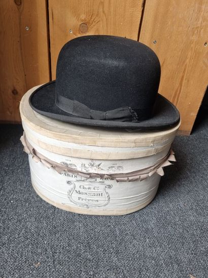 DOUSSON, à Yssingeaux 
Chapeau melon en feutre...