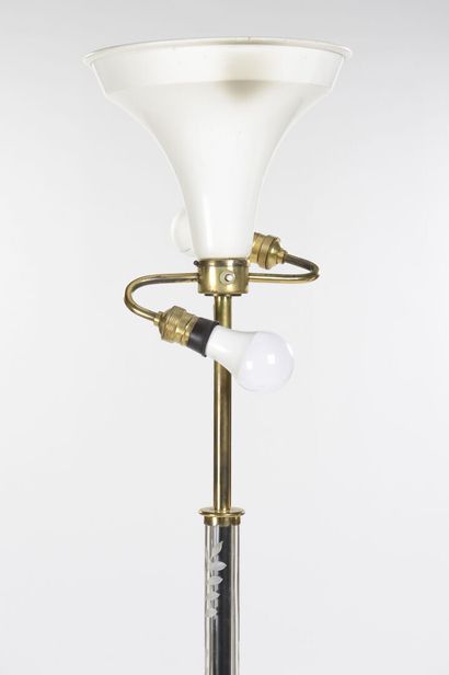 TRAVAIL SUISSE 1960

Lampadaire à base circulaire...