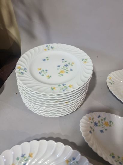 HAVILAND LIMOGES
Partie de service en porcelaine...