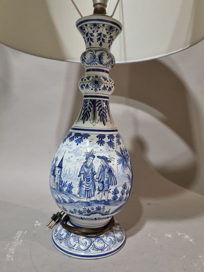 DELFT 
Lampe en faïence blanc bleu
H : 41...