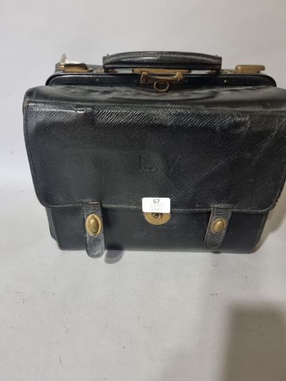 Malette vanity en cuir noir avec nécessaire...