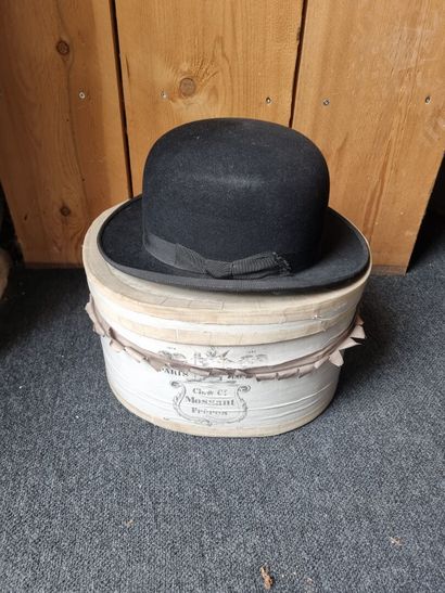 DOUSSON, à Yssingeaux 
Chapeau melon en feutre...