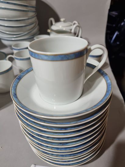 LIMOGES - Georges BOYER 
Service en porcelaine...
